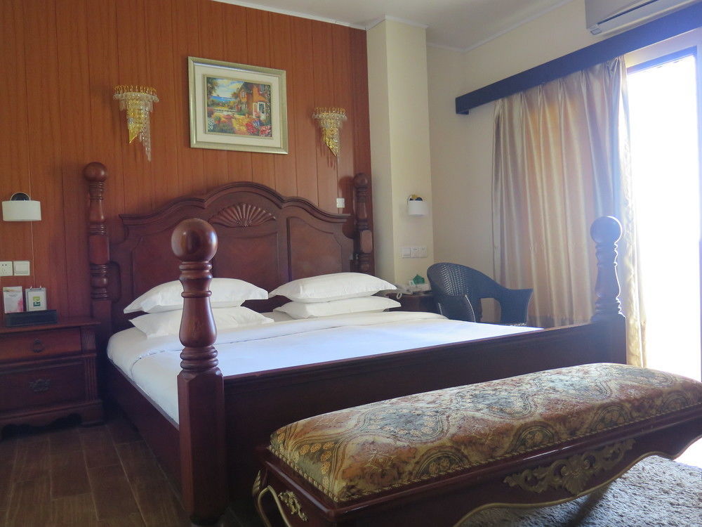 Dumaguete City Hotel Essencia מראה חיצוני תמונה