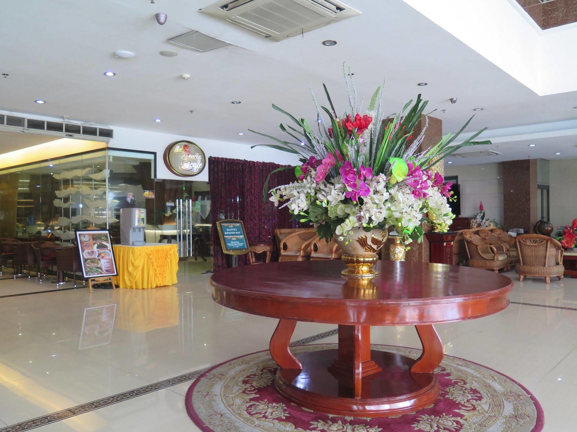 Dumaguete City Hotel Essencia מראה חיצוני תמונה