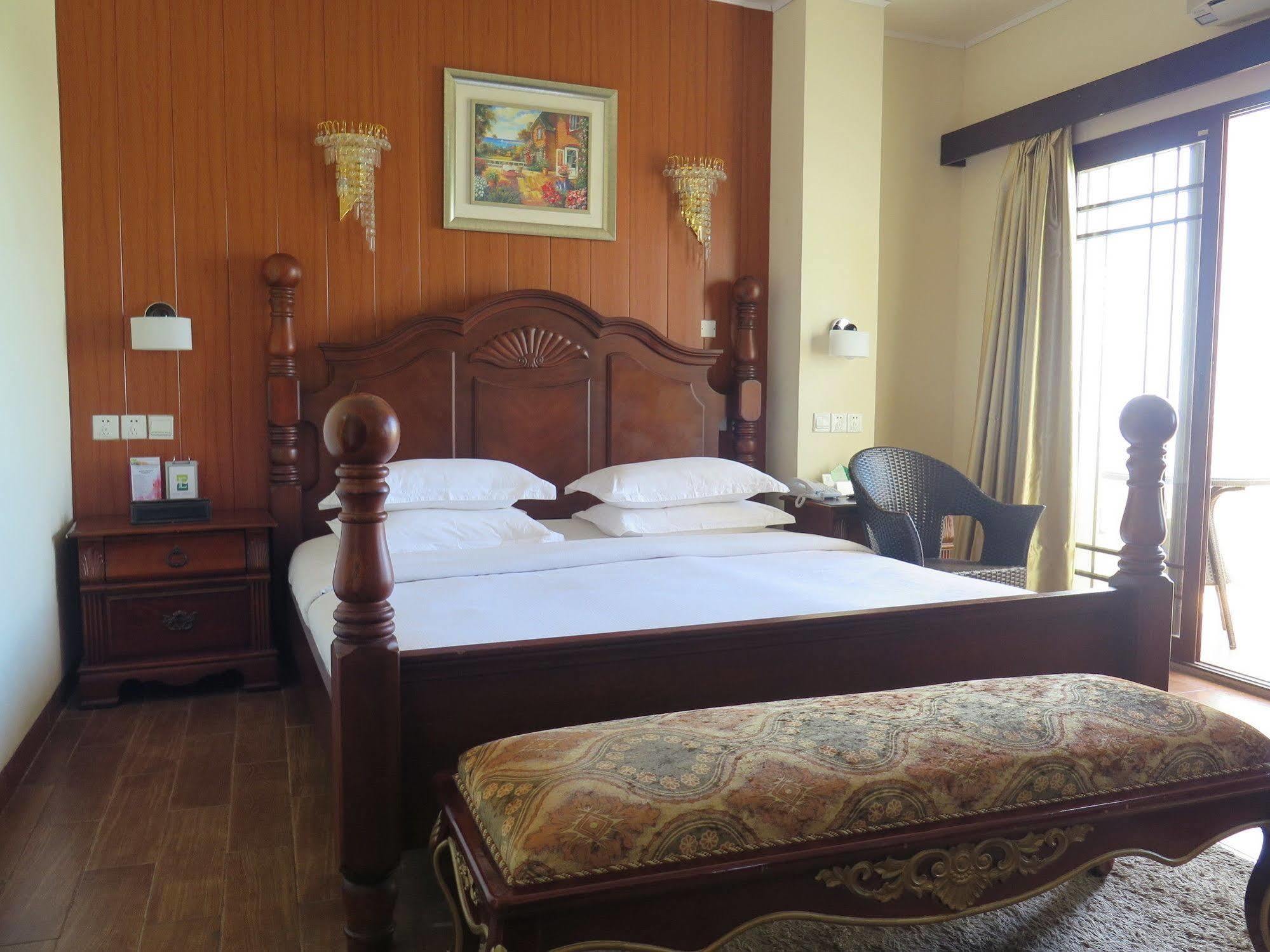 Dumaguete City Hotel Essencia מראה חיצוני תמונה