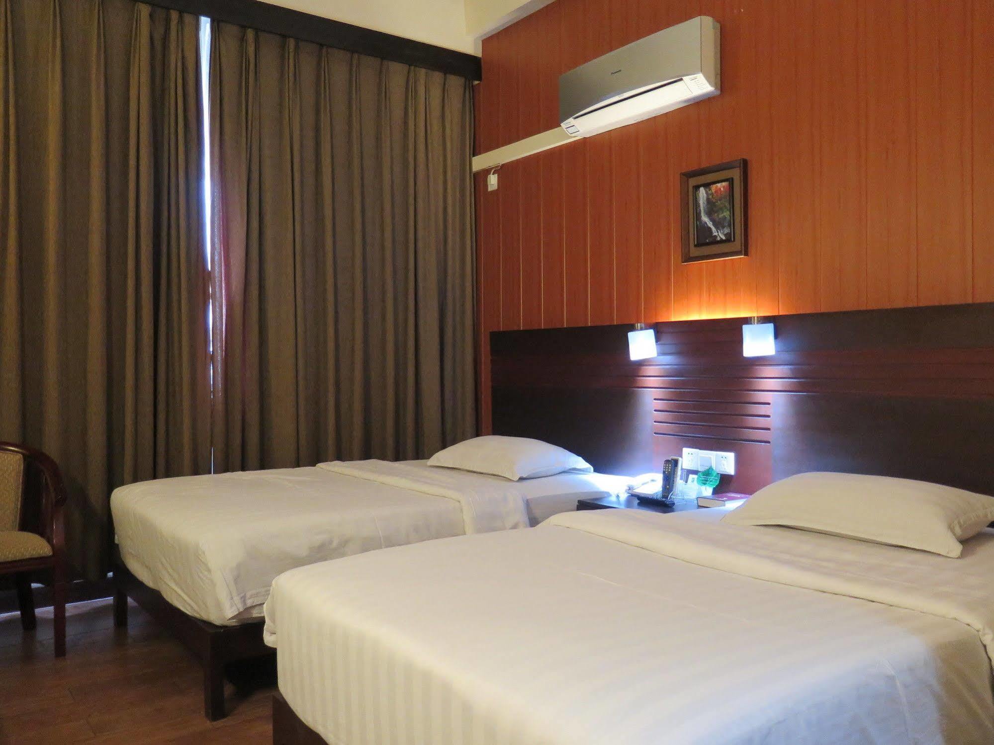 Dumaguete City Hotel Essencia מראה חיצוני תמונה