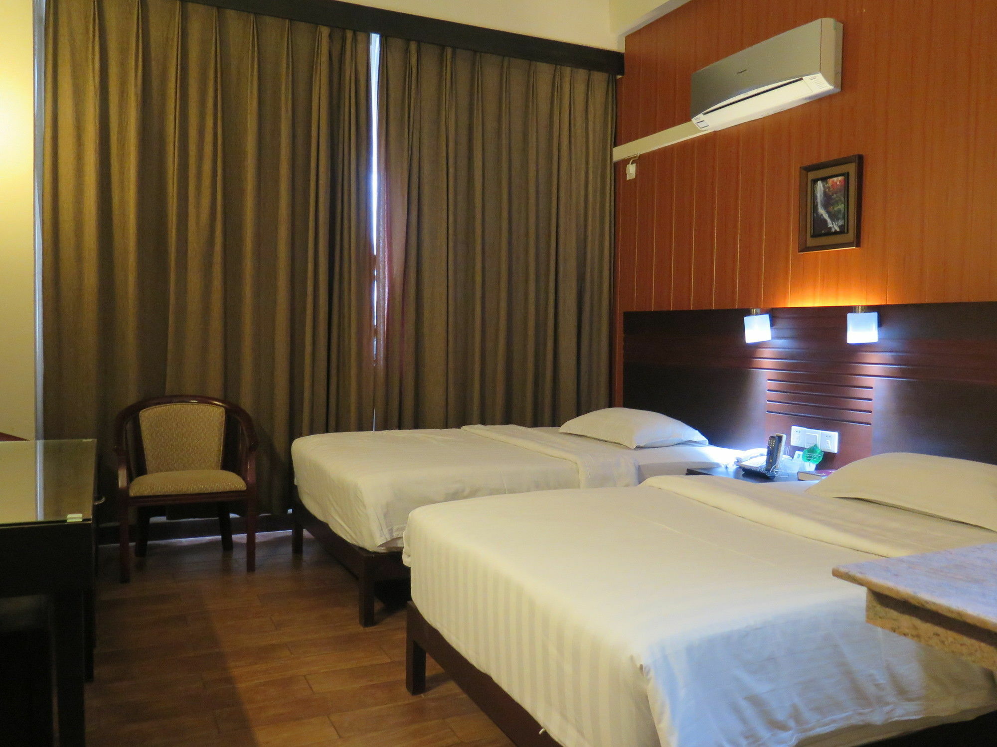 Dumaguete City Hotel Essencia מראה חיצוני תמונה