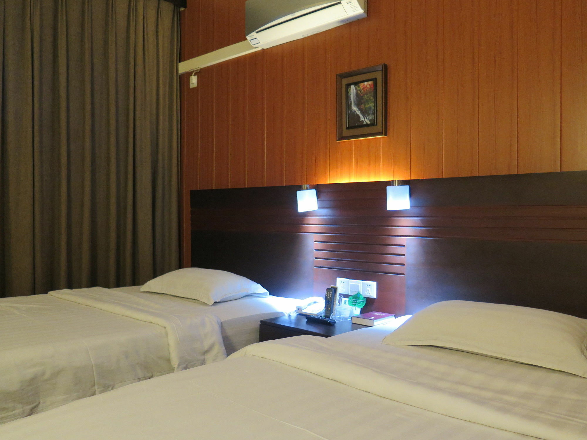 Dumaguete City Hotel Essencia מראה חיצוני תמונה