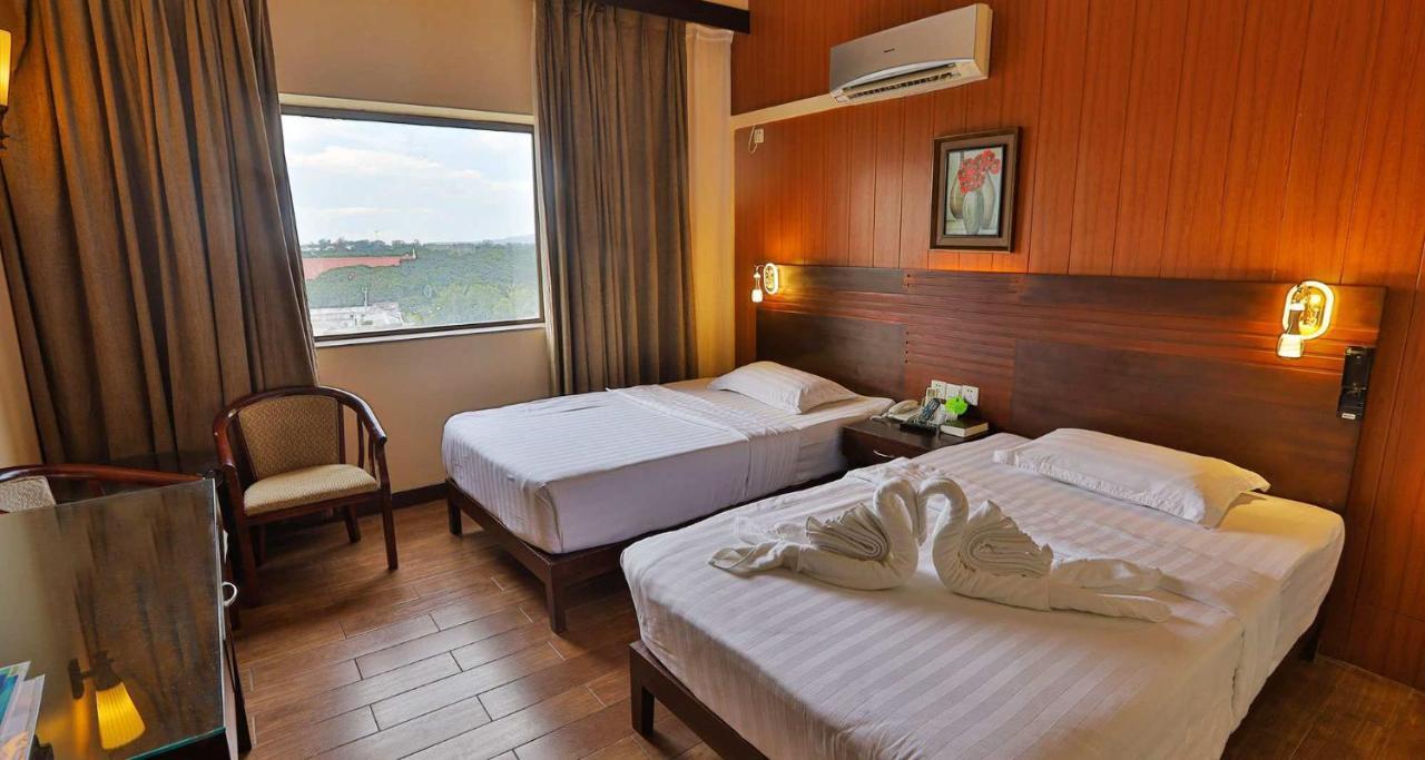 Dumaguete City Hotel Essencia מראה חיצוני תמונה